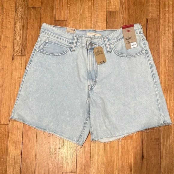 Levi's Women's '94 Baggy Shorts Light Wash Size 32 NWT - Picture 2 of 6